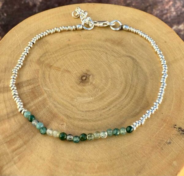 Pulsera con Broche Ajustable, Mostacillas de Plata 1000 y Ágata Musgo