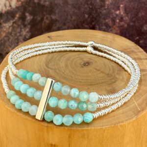 pulsera elasticada con perfil de plata 950, 3 hileras de mostacillas de amazonita y mostacillas de plata 1000