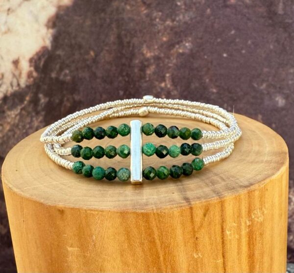 pulsera elasticada con perfil de plata 950, 3 hileras de mostacillas de hematita y mostacillas de plata 1000