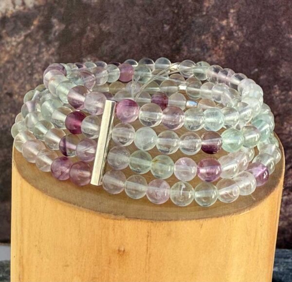 pulsera elasticada de 4 hileras de mostacillas de 6 milimetros de diámetro hechas de piedras aguamarina