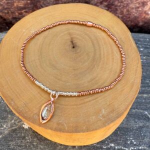 Pulsera elástica Mostacillas de Cobre y plata 1000 con Herkimer de 1,5cm de Cobre