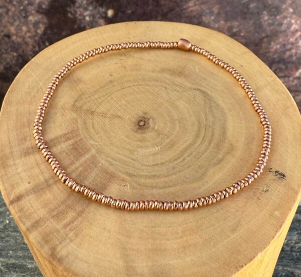 pulsera elasticada con mostacillas de cobre