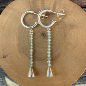 Aros argollas con dije hecho de alambre de plata 950, con mostacillas de aguamarina