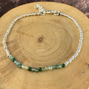 Pulsera con broche ajustable, mostacillas de plata 1000 y Ágata Musgo