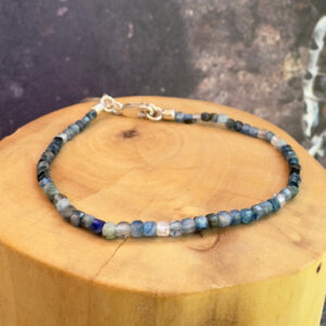 pulsera con broche ajustable mostacillas de plata pura y piedras de cianita