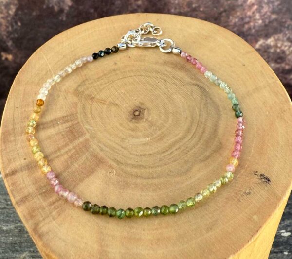 pulsera con broche ajustable mostacillas de plata pura y piedras de turmalina