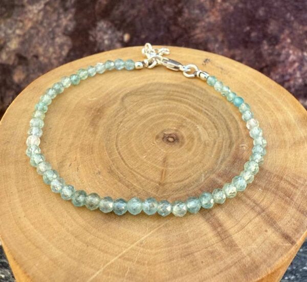 pulsera con broche ajustable mostacillas de plata pura y piedras de aguamarina