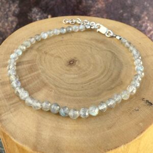 pulsera con broche ajustable mostacillas de plata pura y piedras de labradorita