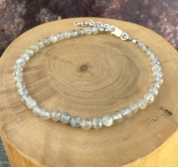 pulsera con broche ajustable mostacillas de plata pura y piedras de labradorita